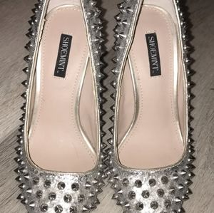 Spiked Studded Silver Shoemimt Pumps Heels